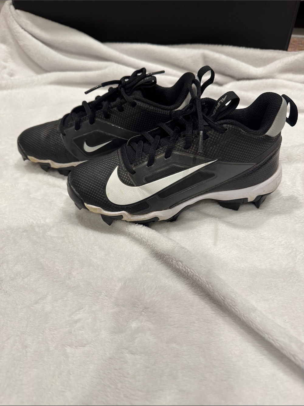 Nike Kids Black & White Athletic Cleats